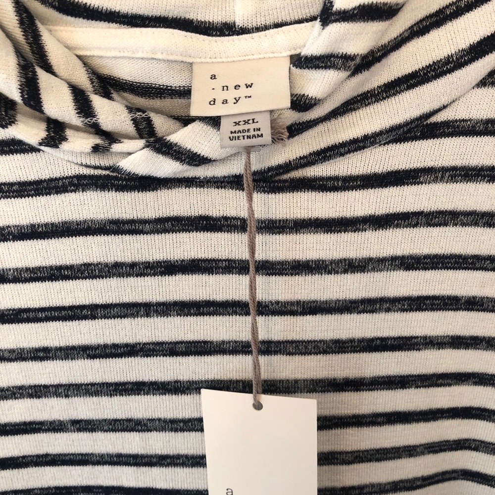 A New Day Hooded Thin Sweatshirt - Picture 4 of 4